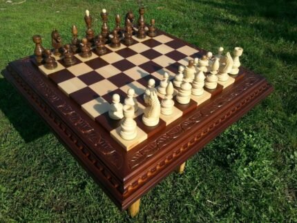 Wooden Chess Set: Chess Board "Leaves" + chess pieces "Classic Deluxe"