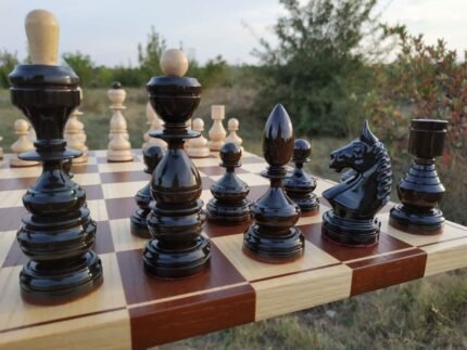 Chess set: Wooden Chess board + glossy pieces "Classic Deluxe"