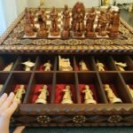 chess set: carved ash board with two storage drawers + collectible pieces Game of Thrones