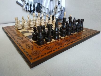 Wooden Chess Set: Chess board + chess pieces "Elite"