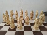 Chess Set: Chess Table "Streaks of Power" with Drawers + pieces "Knights" & "Game of Thrones" - Image 9