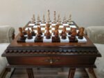 Chess Set: Chess Table "Battle for Kings" with 2 Drawers, Super glossy finish + glossy pieces "Classic Deluxe" - Image 3