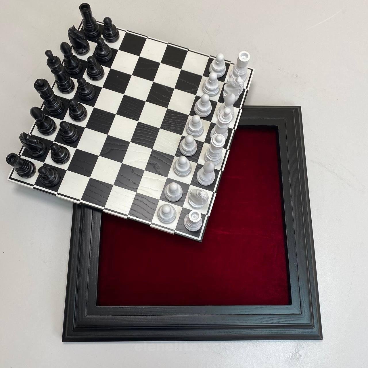 il_fullxfull.4918335271_9cw5.jpg A black and white chessboard with a removable board. Inside is a convenient compartment for storing pieces. The set includes a classic set of chess pieces.