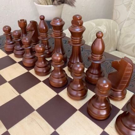 Classic Chess Pieces "Staunton" Beige | Dark brown