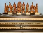 Chess set: Chess board "Royal Light" + pieces "Game of Thrones" - Image 5
