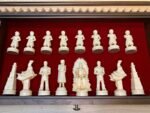 Chess set: Chess board "Royal Light" + pieces "Game of Thrones" - Image 8