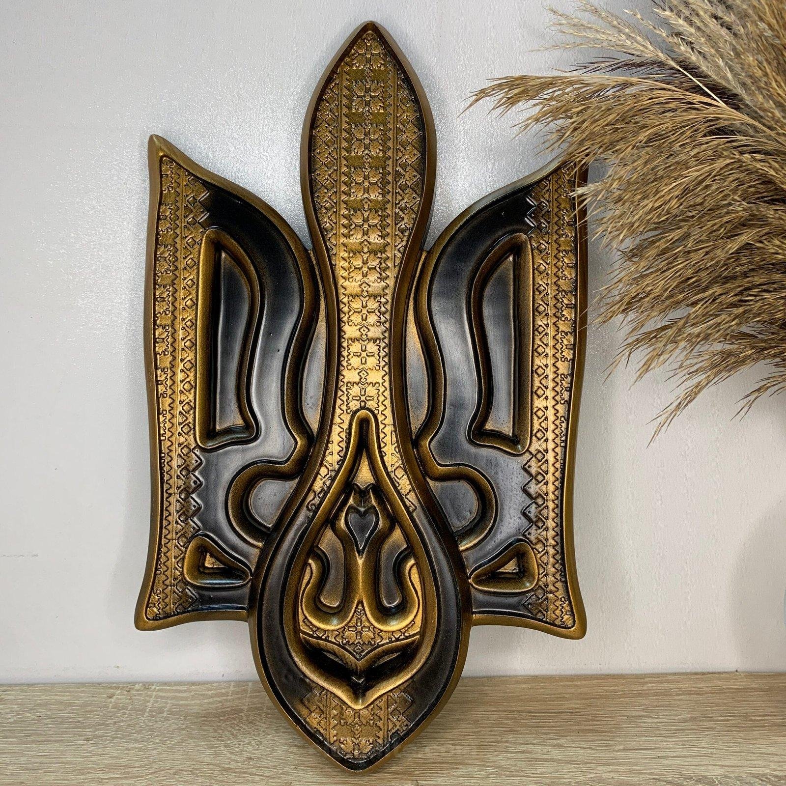 il_fullxfull.5743966969_7i9a-scaled-1.jpg Wall decor Folk Ukrainian Art Style , wooden panel Coat of arms of Ukraine, Trident Gold & Black color. Ukrainian Tryzub. Handmade carving - Image 1